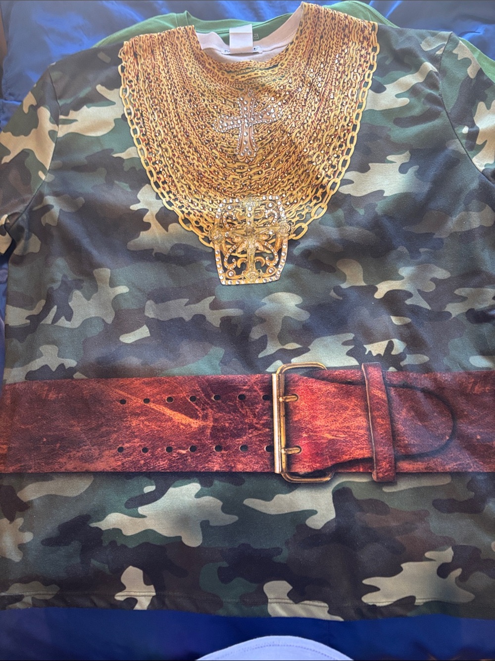Men's Camouflage Print Long-Sleeve Shirt with Gold Chain Graphic - Green